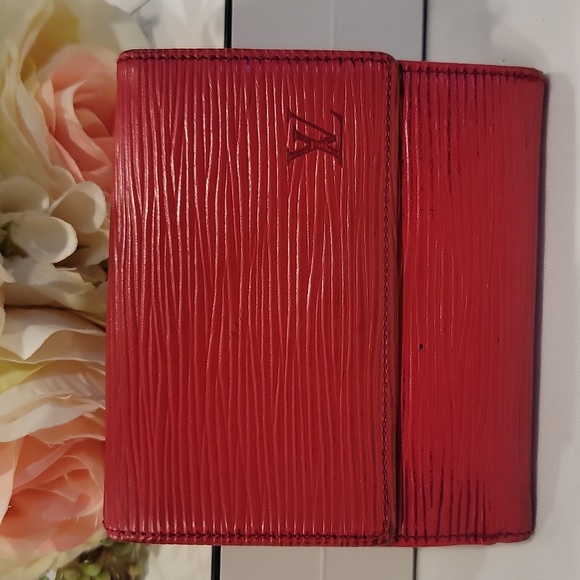 Authentic Louis Vuitton Epi wallet - Picture 1 of 9